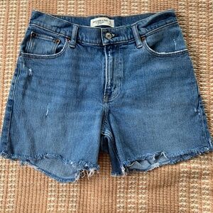 Abercrombie 90’s Straight Low Rise Shorts
